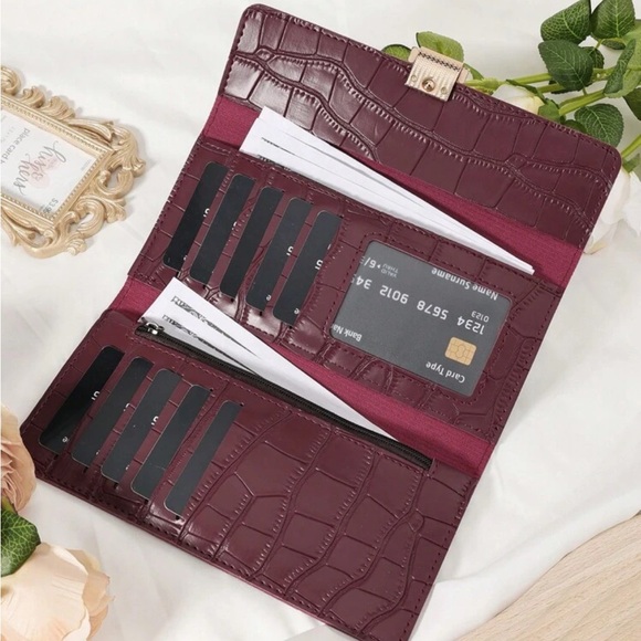 ⚠️Clearance Elegant Burgundy / Wine Red Crocodile-Embossed Clutch Long Wallet - Picture 4 of 8